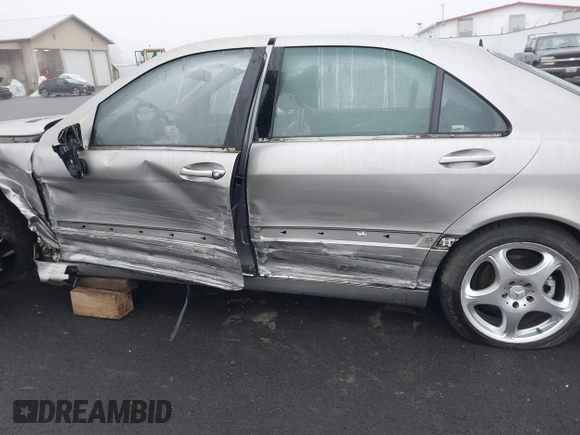 2004 Mercedes-Benz S-Class 5.0L with VIN WDBNG84J24A404189, listed as a IAAI auction lot 41337556 with 142,962 mi miles. Bid and sale history available at carsss.com. Image 18.