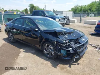 2025 Hyundai Elantra SEL Convenience z VIN KMHLS4DG9SU910615, wystawiony jako IAAI lot #42296527 z przebiegiem 11 590 mil mil oraz . Historia ofert i sprzedaży dostępna na DreamBid. Obrazek 1.