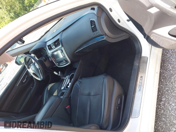 2016 Nissan Altima SR with VIN 1N4AL3APXGC263779, listed as a IAAI auction lot 42356375 with 172,380 mi miles and . Bid and sale history available at DreamBid. Image 5.