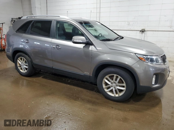 2015 Kia Sorento LX with VIN 5XYKTCA68FG642621, listed as a Copart auction lot 62039005 with 122,579 mi miles and Clean title. Bid and sale history available at DreamBid. Image 4.
