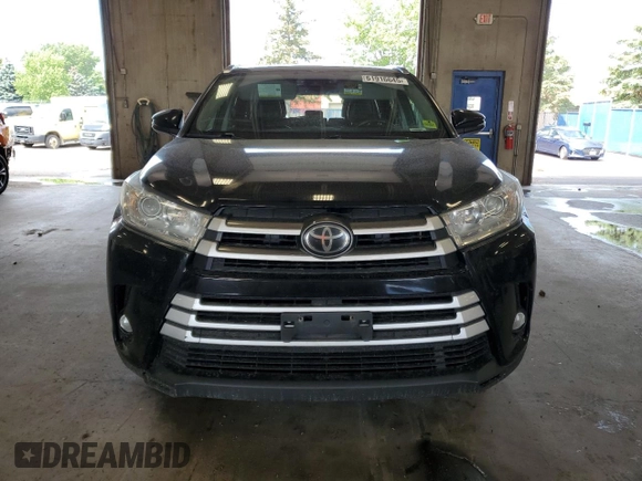 2017 Toyota Highlander XLE with VIN 5TDJZRFH0HS455595, listed as a Copart auction lot 61916645 with 196,009 mi miles and Non repairable. Bid and sale history available at DreamBid. Image 5.