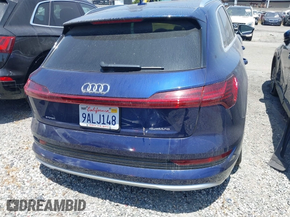 2022 Audi e-tron Premium z VIN WA1AAAGE4NB020119, wystawiony jako IAAI lot #41830433 z przebiegiem 27 591 mil mil oraz . Historia ofert i sprzedaży dostępna na DreamBid. Obrazek 17.