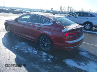 2018 Audi A5 Sportback Prestige z VIN WAUCNCF5XJA052165, wystawiony jako IAAI lot #41321114 z przebiegiem 62 648 mil mil oraz . Historia ofert i sprzedaży dostępna na DreamBid. Obrazek 3.