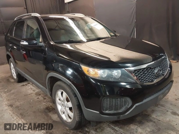 2013 Kia Sorento LX with VIN 5XYKT4A29DG338181, listed as a IAAI auction lot 41686858 with 147,629 mi miles. Bid and sale history available at carsss.com. Image 1.