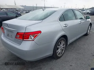 2010 Lexus ES 330 z VIN JTHBK1EG9A2386744, wystawiony jako IAAI lot #42378931 z przebiegiem 156 822 mil mil oraz . Historia ofert i sprzedaży dostępna na DreamBid. Obrazek 4.