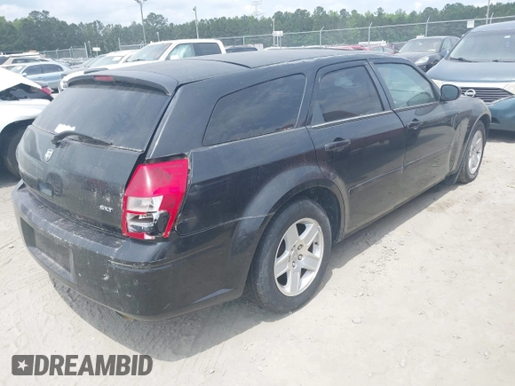 2005 Dodge Magnum SE with VIN 2D4FV48VX5H128545, listed as a IAAI auction lot 42098344 with Not Provided miles. Bid and sale history available at carsss.com. Image 4.