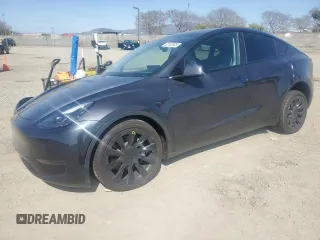 2024 Tesla Model Y with VIN 7SAYGDED2RF100152, listed as a Copart auction lot 52133535 with 7,632 mi miles and Salvage title. Bid and sale history available at DreamBid. Image 1.