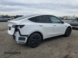 2025 Tesla Model Y Long Range with VIN 7SAYGDED5SF241318, listed as a Copart auction lot 51614245 with 3,682 mi miles and Salvage Title. Bid and sale history available at DreamBid. Image 3.