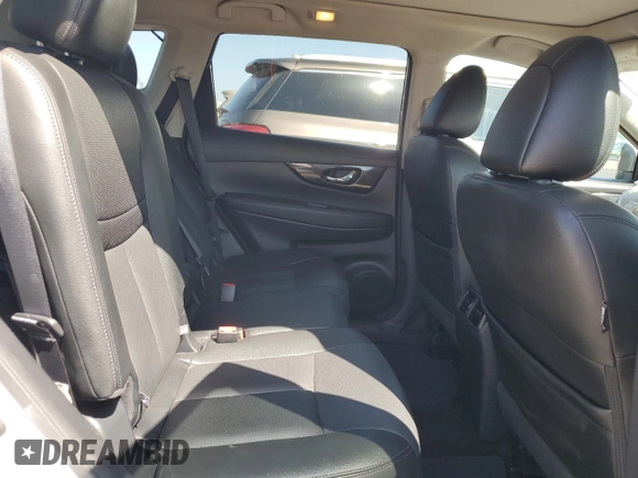 2017 Nissan Rogue SL z VIN 5N1AT2MT3HC885683, wystawiony jako Copart lot #54957275 z przebiegiem 127 879 mil mil oraz Szkoda całkowita • Salvage title. Historia ofert i sprzedaży dostępna na DreamBid. Obrazek 11.