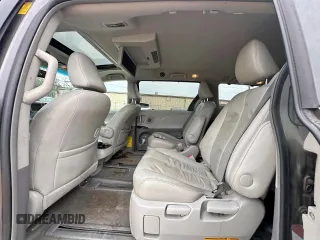 2013 Toyota Sienna XLE z VIN 5TDDK3DC1DS062365, wystawiony jako Copart lot #61709045 z przebiegiem 252 932 mil mil oraz Czysty tytuł • Clean title. Historia ofert i sprzedaży dostępna na DreamBid. Obrazek 6.