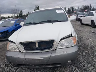 2005 Kia Sedona LX with VIN KNDUP132X56742698, listed as a IAAI auction lot 41637967 with 118,346 mi miles. Bid and sale history available at carsss.com. Image 13.