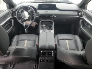 2024 Mazda CX-90 Premium Plus z VIN JM3KKEHA9R1134601, wystawiony jako Copart lot #57727115 z przebiegiem 25 503 mil mil oraz Nie do naprawy • Non repairable. Historia ofert i sprzedaży dostępna na DreamBid. Obrazek 8.