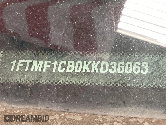 2019 Ford F-150 XL z VIN 1FTMF1CB0KKD36063, wystawiony jako IAAI lot #42459469 z przebiegiem 104 067 mil mil oraz . Historia ofert i sprzedaży dostępna na DreamBid. Obrazek 3.