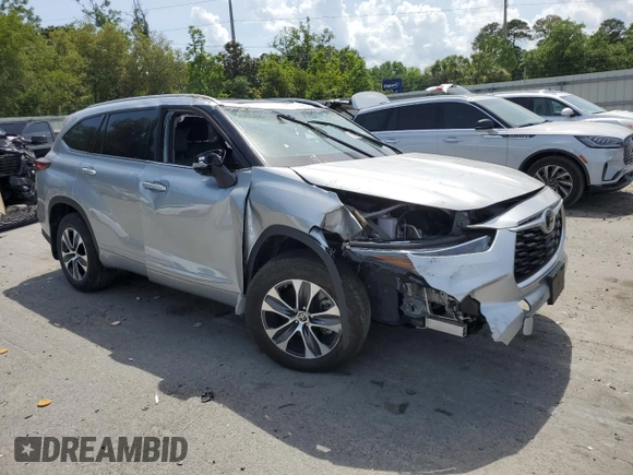 2022 Toyota Highlander XLE z VIN 5TDGZRBH3NS254141, wystawiony jako Copart lot #55397545 z przebiegiem 12 352 mil mil oraz Szkoda całkowita • Salvage title. Historia ofert i sprzedaży dostępna na DreamBid. Obrazek 4.