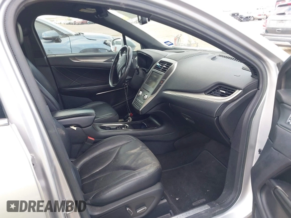 2015 Lincoln MKC z VIN 5LMCJ1A91FUJ13477, wystawiony jako IAAI lot #42042457 z przebiegiem 134 046 mil mil oraz . Historia ofert i sprzedaży dostępna na DreamBid. Obrazek 5.