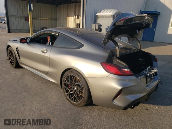 2022 BMW M8 Competition z VIN WBSAE0C02NCG86576, wystawiony jako Copart lot #39370084 z przebiegiem Nie podano mil oraz . Historia ofert i sprzedaży dostępna na DreamBid. Obrazek 2.