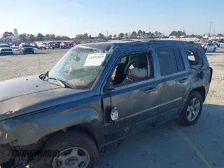 2011 Jeep Patriot Latitude X z VIN 1J4NF4GB7BD278886, wystawiony jako IAAI lot #41492167 z przebiegiem 215 892 mil mil oraz . Historia ofert i sprzedaży dostępna na DreamBid. Obrazek 6.