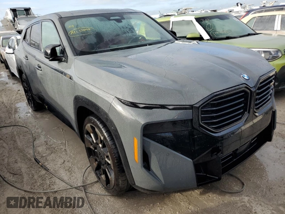 2024 BMW XM z VIN 5YM23CS06R9U92810, wystawiony jako Copart lot #75401504 z przebiegiem 6181 mil mil oraz Nie do naprawy. Historia ofert i sprzedaży dostępna na DreamBid. Obrazek 4.