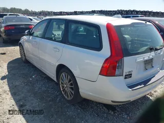 2009 Volvo V50 2.4L with VIN YV1MW382892471977, listed as a IAAI auction lot 41766254 with 273,103 mi miles. Bid and sale history available at carsss.com. Image 3.