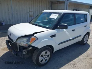 2011 Kia Soul with VIN KNDJT2A18B7335399, listed as a IAAI auction lot 42044402 with 199,371 mi miles. Bid and sale history available at carsss.com. Image 2.