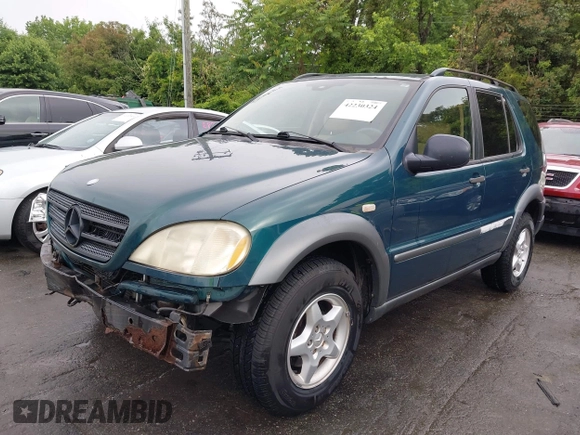 1998 Mercedes-Benz M 320/430/500 z VIN 4JGAB54E5WA006036, wystawiony jako IAAI lot #42230324 z przebiegiem 301 386 mil mil oraz . Historia ofert i sprzedaży dostępna na DreamBid. Obrazek 18.