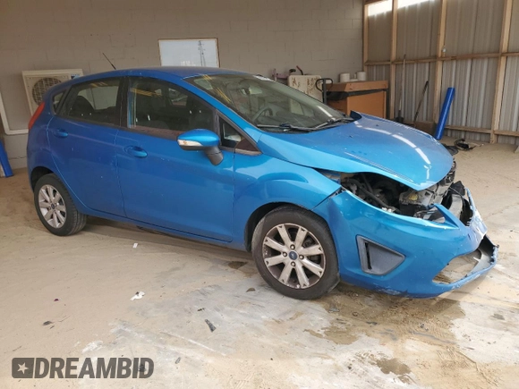 2013 Ford Fiesta SE z VIN 3FADP4EJ7DM216071, wystawiony jako Copart lot #58629155 z przebiegiem 73 407 mil mil oraz Szkoda całkowita • Salvage title. Historia ofert i sprzedaży dostępna na DreamBid. Obrazek 4.