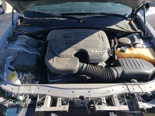 2018 Chrysler 300 S z VIN 2C3CCAGG8JH267272, wystawiony jako Copart lot #49331875 z przebiegiem 70 691 mil mil oraz Szkoda całkowita • Salvage title. Historia ofert i sprzedaży dostępna na DreamBid. Obrazek 11.