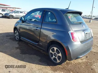 2016 FIAT 500e z VIN 3C3CFFGE5GT211065, wystawiony jako IAAI lot #42001992 z przebiegiem 29 848 mil mil oraz . Historia ofert i sprzedaży dostępna na DreamBid. Obrazek 3.