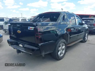 2013 Chevrolet Avalanche LT with VIN 3GNMCFE05DG269088, listed as a IAAI auction lot 42620729 with 177,810 mi miles and . Bid and sale history available at DreamBid. Image 4.