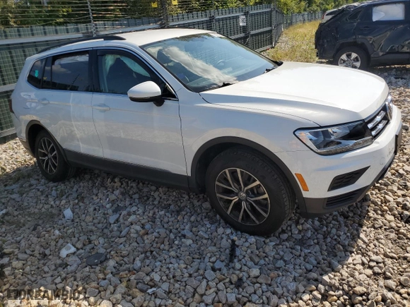2020 Volkswagen Tiguan SE with VIN 3VV2B7AX5LM111699, listed as a Copart auction lot 70121394 with 32,217 mi miles and Salvage Title. Bid and sale history available at carsss.com. Image 4.