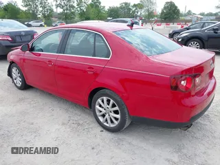 2010 Volkswagen Jetta Limited Edition с VIN 3VWRX7AJ2AM030065, выставлен на аукционе IAAI как лот 42486185 с пробегом 114 160 миль миль и . История ставок и продаж доступна на DreamBid. Изображение 3.