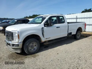 2024 Ford F-250 XL z VIN 1FT7X2BT3RED61381, wystawiony jako Copart lot #56400395 z przebiegiem Nie podano mil oraz Szkoda całkowita • Salvage title. Historia ofert i sprzedaży dostępna na DreamBid. Obrazek 1.