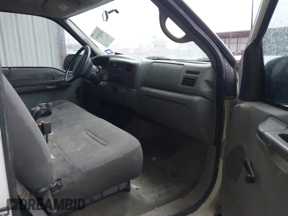 2002 Ford F-250 XL z VIN 1FTNF20L22EB02819, wystawiony jako IAAI lot #42183365 z przebiegiem 254 171 mil mil oraz . Historia ofert i sprzedaży dostępna na DreamBid. Obrazek 5.