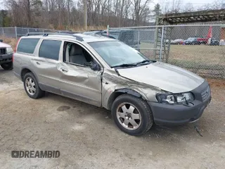 2004 Volvo V70 XC70 with VIN YV1SZ59H941126629, listed as a IAAI auction lot 41601120 with 234,461 mi miles. Bid and sale history available at carsss.com. Image 1.