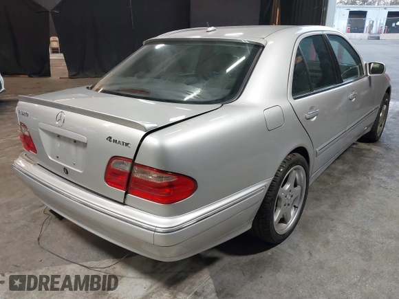 2002 Mercedes-Benz E-Class with VIN WDBJF82J52X062526, listed as a IAAI auction lot 41192641 with 126,352 mi miles. Bid and sale history available at carsss.com. Image 4.