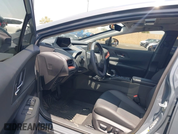 2024 Toyota Prius SE z VIN JTDACACU1R3033326, wystawiony jako IAAI lot #42174204 z przebiegiem 11 273 mil mil oraz . Historia ofert i sprzedaży dostępna na DreamBid. Obrazek 5.