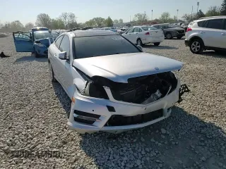 2013 Mercedes-Benz C 250 с VIN WDDGJ4HB9DG010716, выставлен на аукционе Copart как лот 54128125 с пробегом 137 915 миль миль и Списание • Salvage title. История ставок и продаж доступна на DreamBid. Изображение 14.