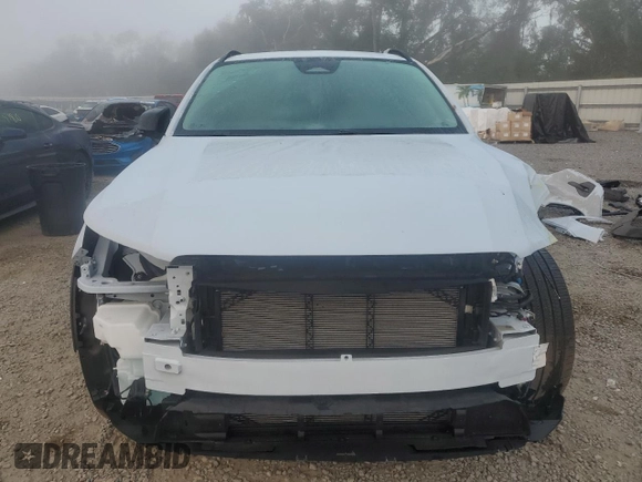 2024 Volvo XC40 Plus Dark Theme with VIN YV4L12UL3R2241057, listed as a Copart auction lot 43803265 with 9,396 mi miles and Salvage title. Bid and sale history available at DreamBid. Image 5.