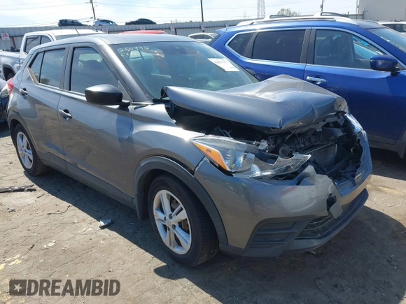 2020 Nissan Kicks S z VIN 3N1CP5BV8LL540883, wystawiony jako IAAI lot #41877777 z przebiegiem 98 001 mil mil oraz . Historia ofert i sprzedaży dostępna na DreamBid. Obrazek 1.