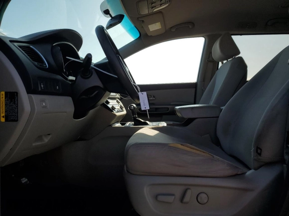 2016 Kia Sedona LX with VIN KNDMB5C11G6090781, listed as a Copart auction lot 41457025 with 131,501 mi miles and Salvage Title. Bid and sale history available at carsss.com. Image 7.
