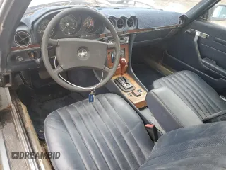 1981 Mercedes-Benz 380 SL z VIN WDBBA45AXBB006683, wystawiony jako Copart lot #50946465 z przebiegiem 109 694 mil mil oraz Nie do naprawy • Non repairable. Historia ofert i sprzedaży dostępna na DreamBid. Obrazek 8.