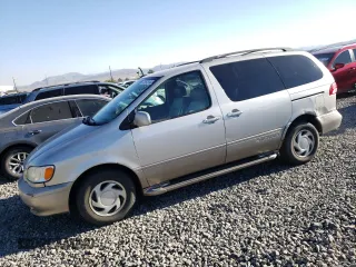 2002 Toyota Sienna LE with VIN 4T3ZF13C12U417417, listed as a Copart auction lot 70251214 with 178,215 mi miles and Clean Title. Bid and sale history available at carsss.com. Image 1.