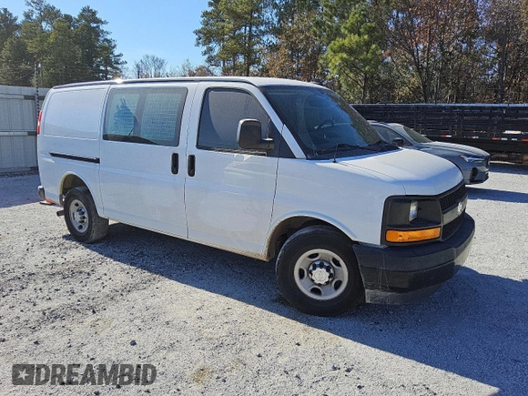 2017 Chevrolet Express Cargo z VIN 1GCWGAFG1H1108729, wystawiony jako Copart lot #81936294 z przebiegiem 156 609 mil mil oraz Czysty tytuł • Clean title. Historia ofert i sprzedaży dostępna na DreamBid. Obrazek 4.