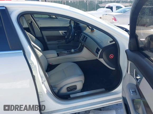 2015 Jaguar XF I4 T Premium with VIN SAJWA0FS0FPU88142, listed as a IAAI auction lot 41314820 with 78,239 mi miles. Bid and sale history available at carsss.com. Image 5.