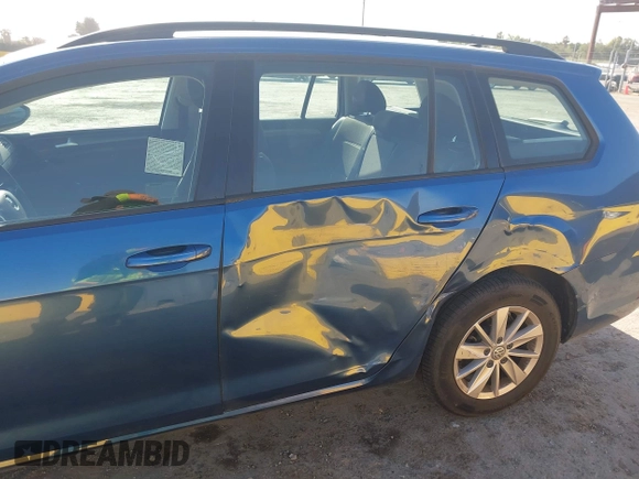 2019 Volkswagen Golf S z VIN 3VWY57AU6KM515323, wystawiony jako IAAI lot #42397800 z przebiegiem 54 612 mil mil oraz . Historia ofert i sprzedaży dostępna na DreamBid. Obrazek 6.