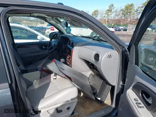 2005 GMC Envoy Denali with VIN 1GKET63M052336214, listed as a IAAI auction lot 41852417 with 999,999 mi miles. Bid and sale history available at carsss.com. Image 5.