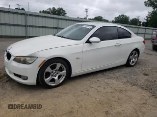2009 BMW 3 Series 328i z VIN WBAWV13509P122108, wystawiony jako Copart lot #55055875 z przebiegiem 136 947 mil mil oraz Szkoda całkowita • Salvage title. Historia ofert i sprzedaży dostępna na DreamBid. Obrazek 1.