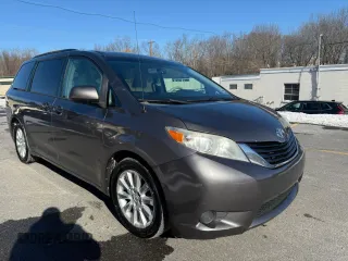 2014 Toyota Sienna LE with VIN 5TDJK3DC4ES074014, listed as a Copart auction lot 48602075 with 284,647 mi miles and Clean Title. Bid and sale history available at DreamBid. Image 1.