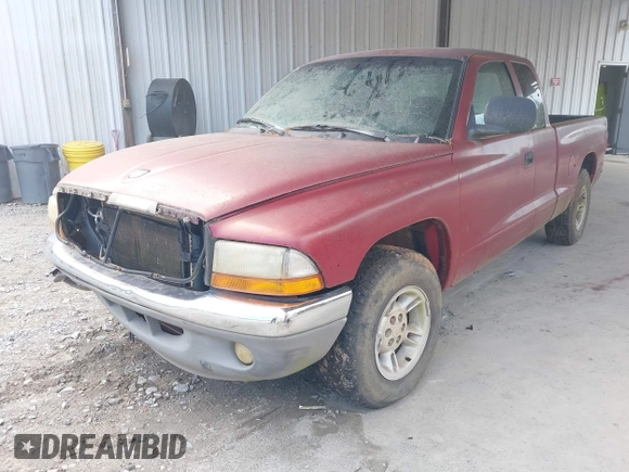 2000 Dodge Dakota with VIN 1B7GL22X2YS587779, listed as a IAAI auction lot 42231475 with 179,200 mi miles and . Bid and sale history available at carsss.com. Image 2.