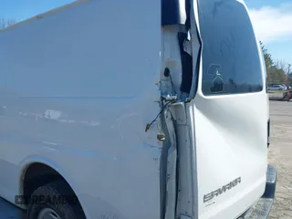 2019 GMC Savana Cargo with VIN 1GTW7AFG2K1366684, listed as a IAAI auction lot 41894616 with 88,788 mi miles. Bid and sale history available at carsss.com. Image 6.
